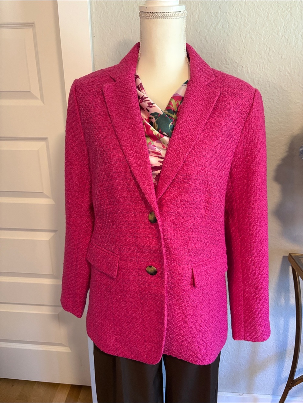 Ann Taylor Hot Pink Boucle Tailored Blazer size 6